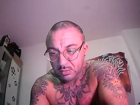 Snapshot of MagicStickBoy chatting on December 23, 2025, 8:23 am MagicStickBoy online show from December 23, 2025, 8:23 am