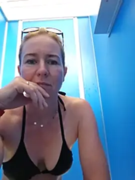 Hotty1985 online show from August 9, 2026, 12:10 pm