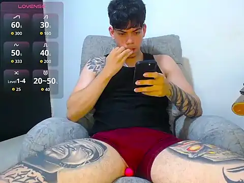 Snapshot of Tiaan_BigCock chatting on August 4, 2026, 6:27 am Tiaan BigCock online show from August 4, 2026, 6:27 am