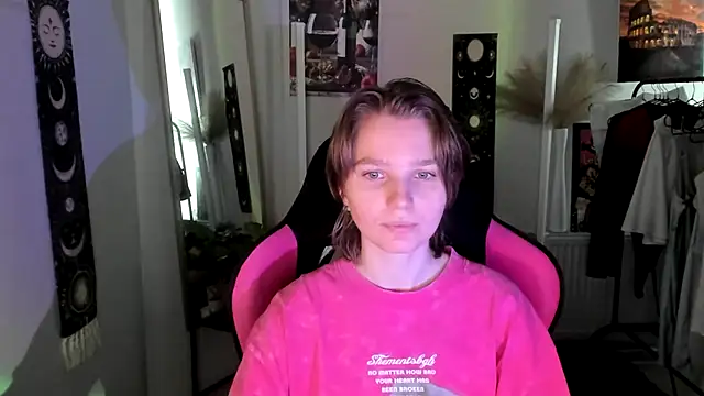 Snapshot of VivienneNoirr chatting on July 31, 2026, 8:03 am VivienneNoirr online show from July 31, 2026, 8:03 am