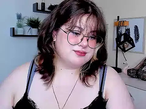 Snapshot of OpheliaLush chatting on August 3, 2026, 7:51 am OpheliaLush online show from August 3, 2026, 7:51 am
