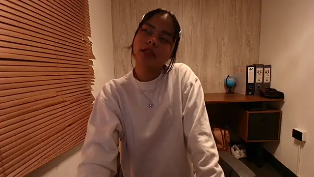 Snapshot of aisha_leenns chatting on August 6, 2026, 3:19 am aisha leenns online show from August 6, 2026, 3:19 am