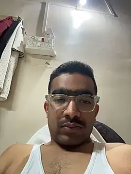 Snapshot of ronzy_69 chatting on August 3, 2026, 4:00 pm ronzy 69 online show from August 3, 2026, 4:00 pm
