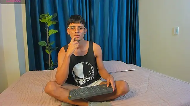 Snapshot of hell_Dantex chatting on August 1, 2026, 9:25 pm hell Dantex online show from August 1, 2026, 9:25 pm