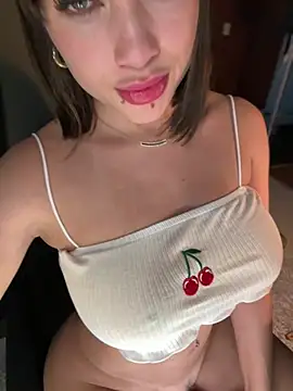 Snapshot of HannaBeckett chatting on December 11, 2024, 3:45 am HannaBeckett online show from December 11, 2024, 3:45 am