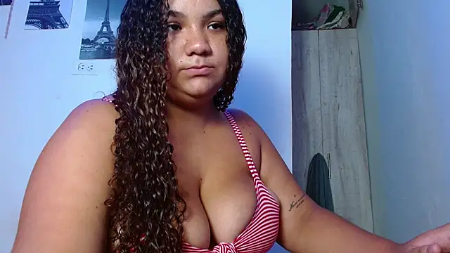 Snapshot of Bombom__hot chatting on August 6, 2026, 3:19 am Bombom hot online show from August 6, 2026, 3:19 am