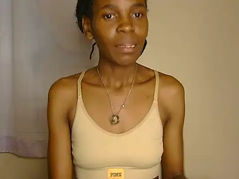 Snapshot of petitevixenn chatting on August 4, 2026, 11:29 pm petitevixenn online show from August 4, 2026, 11:29 pm