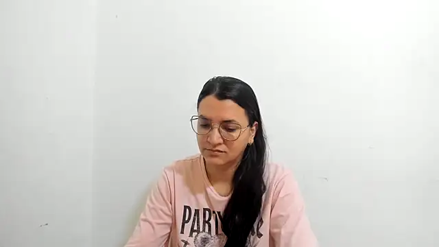MARILYN GARCIA online show from September 19, 2025, 1:01 pm