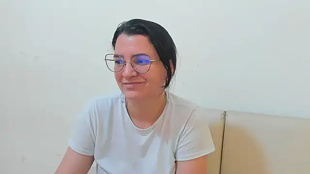 MARILYN GARCIA online show from January 7, 2026, 6:21 pm