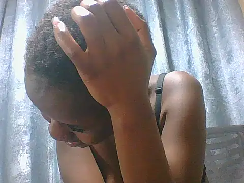 Snapshot of pretty_Blackminaj chatting on August 5, 2026, 6:11 pm pretty Blackminaj online show from August 5, 2026, 6:11 pm