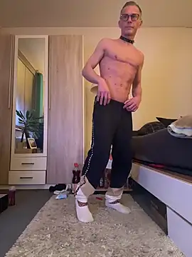 slaveboy2016xh online show from January 3, 2025, 10:29 pm