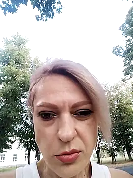 JessieDens online show from August 7, 2026, 2:41 pm