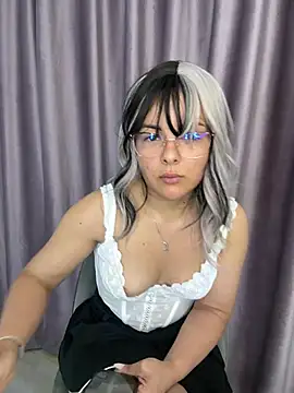 Snapshot of Amy_Naph chatting on August 9, 2026, 7:41 pm Amy Naph online show from August 9, 2026, 7:41 pm