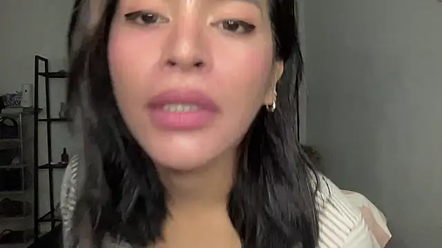 Snapshot of your_bianca69 chatting on April 1, 2026, 12:33 am your bianca69 online show from April 1, 2026, 12:33 am