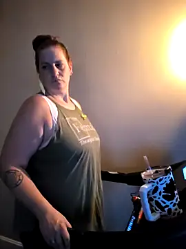 onlyhotbbw75 online show from October 17, 2025, 9:23 am