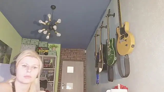 Snapshot of karmija chatting on December 12, 2024, 8:43 pm karmija online show from December 12, 2024, 8:43 pm