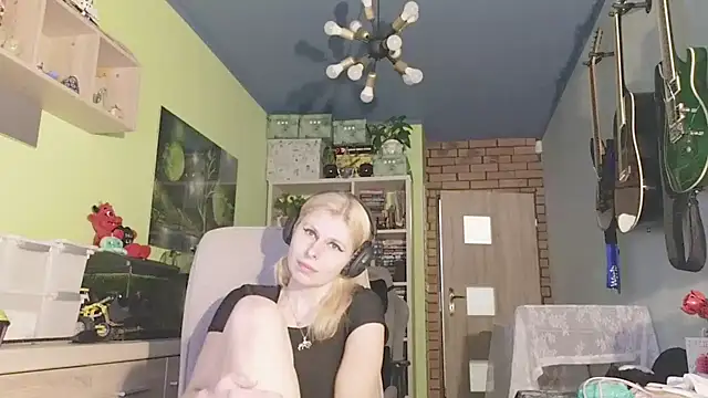 Snapshot of karmija chatting on January 10, 2025, 10:04 pm karmija online show from January 10, 2025, 10:04 pm