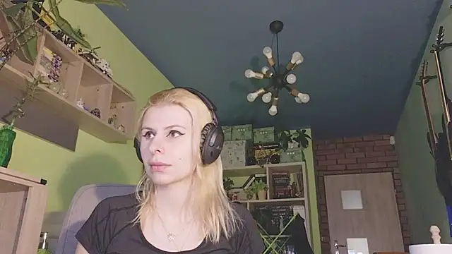 Snapshot of karmija chatting on February 4, 2025, 1:48 pm karmija online show from February 4, 2025, 1:48 pm