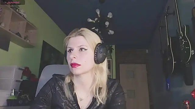 Snapshot of karmija chatting on February 25, 2025, 10:18 pm karmija online show from February 25, 2025, 10:18 pm