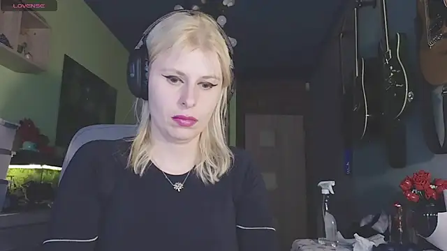 Snapshot of karmija chatting on March 6, 2025, 6:37 pm karmija online show from March 6, 2025, 6:37 pm