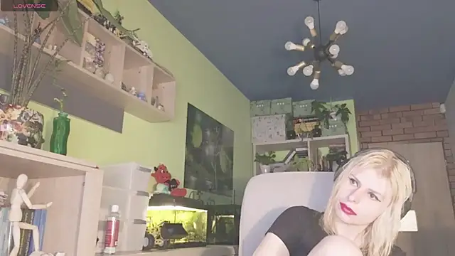 Snapshot of karmija chatting on March 13, 2025, 1:50 pm karmija online show from March 13, 2025, 1:50 pm