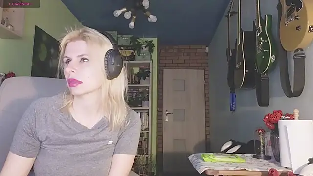 Snapshot of karmija chatting on March 14, 2025, 9:21 pm karmija online show from March 14, 2025, 9:21 pm