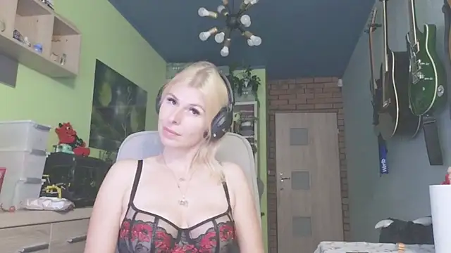 Snapshot of karmija chatting on October 9, 2025, 8:40 pm karmija online show from October 9, 2025, 8:40 pm