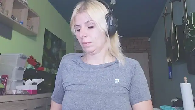 Snapshot of karmija chatting on October 13, 2025, 7:58 pm karmija online show from October 13, 2025, 7:58 pm