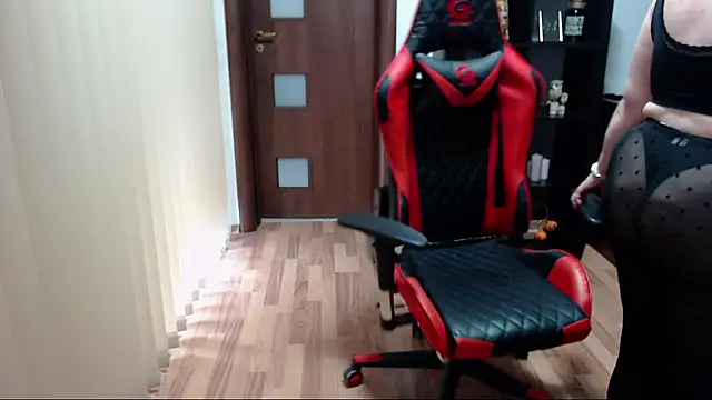 MissTroublle online show from October 18, 2025, 12:28 pm