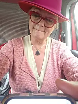 MucMilf59 online show from October 5, 2025, 1:20 pm