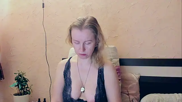 Snapshot of I_AM_MILF chatting on May 15, 2026, 7:37 am I AM MILF online show from May 15, 2026, 7:37 am