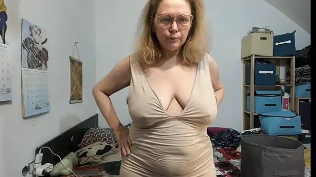 Snapshot of switchlorenx chatting on February 6, 2026, 9:07 pm switchlorenx online show from February 6, 2026, 9:07 pm