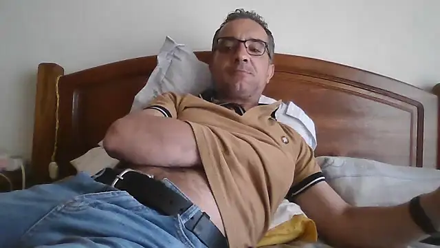 Snapshot of CarlosRocha73 chatting on April 9, 2026, 11:04 am CarlosRocha73 online show from April 9, 2026, 11:04 am