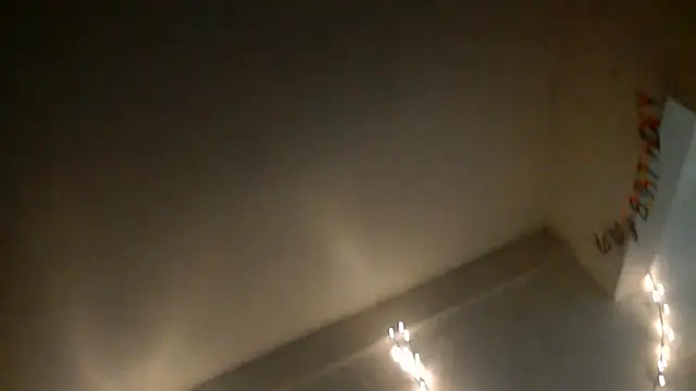 Xochillovemoney2 online show from March 19, 2025, 4:24 pm