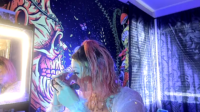 TEXASMARYYYJANE online show from October 28, 2025, 3:47 pm