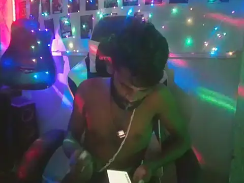 FriskyGender online show from October 31, 2025, 3:35 pm