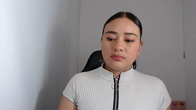 ReyleDoll online show from December 6, 2024, 7:56 pm