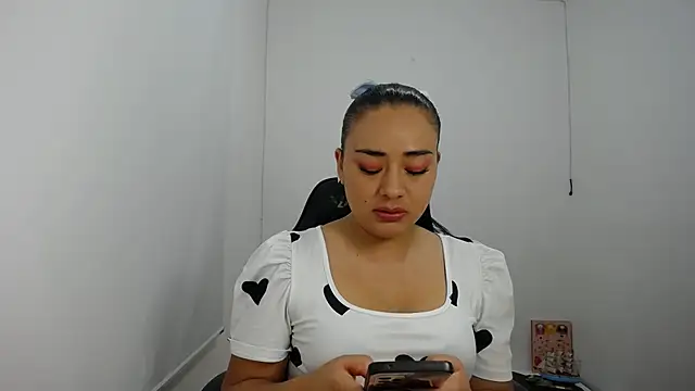 ReyleDoll online show from December 18, 2024, 12:43 am