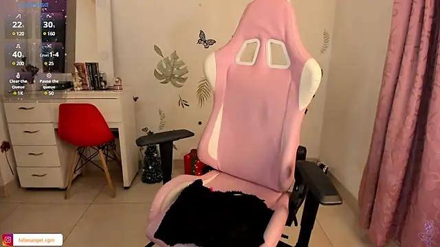 Snapshot of Fallengangel chatting on December 17, 2024, 10:55 am Fallengangel online show from December 17, 2024, 10:55 am