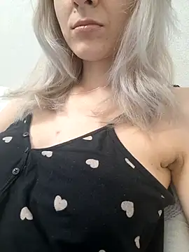 YogisticJuli666 online show from September 30, 2025, 5:01 am