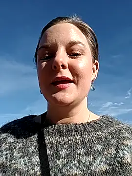 SwedishJennifer online show from April 1, 2026, 1:23 pm