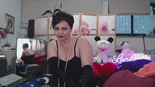lucillabollente online show from February 9, 2025, 8:11 am