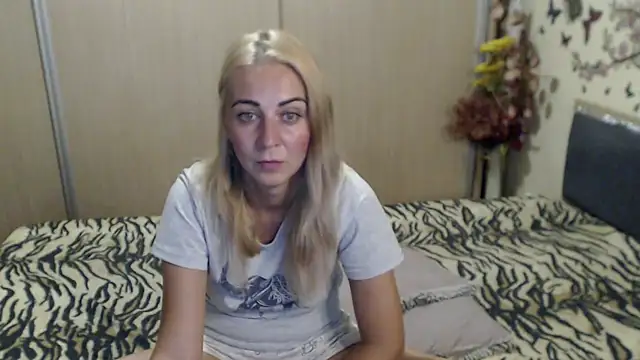 Snapshot of MirabelaSweet chatting on July 7, 2026, 12:53 pm MirabelaSweet online show from July 7, 2026, 12:53 pm