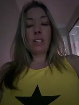 Snapshot of _NinaLuvSins_ chatting on April 20, 2026, 4:10 pm NinaLuvSins online show from April 20, 2026, 4:10 pm