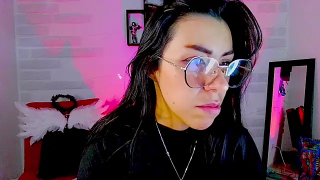 sky girl1 online show from November 10, 2025, 3:05 am