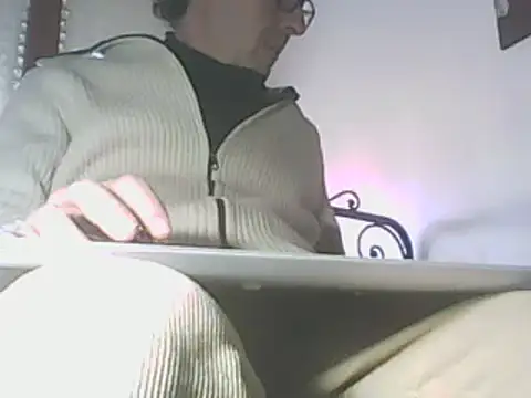 Snapshot of Moro_ra chatting on December 16, 2024, 1:11 pm Moro ra online show from December 16, 2024, 1:11 pm