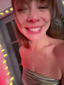 Snapshot of Oopsfoxy chatting on December 15, 2024, 5:34 am Oopsfoxy online show from December 15, 2024, 5:34 am