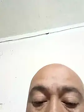 Snapshot of GeorgeVergaGrues chatting on February 17, 2025, 3:25 am GeorgeVergaGrues online show from February 17, 2025, 3:25 am