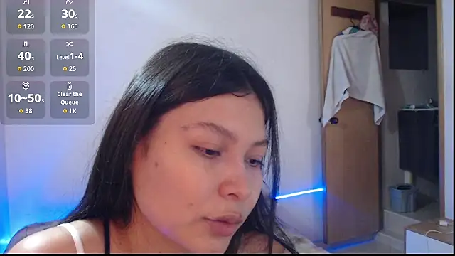 evolet01 online show from November 26, 2025, 3:24 pm