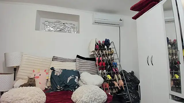 juliahayessxx online show from October 22, 2025, 9:47 pm